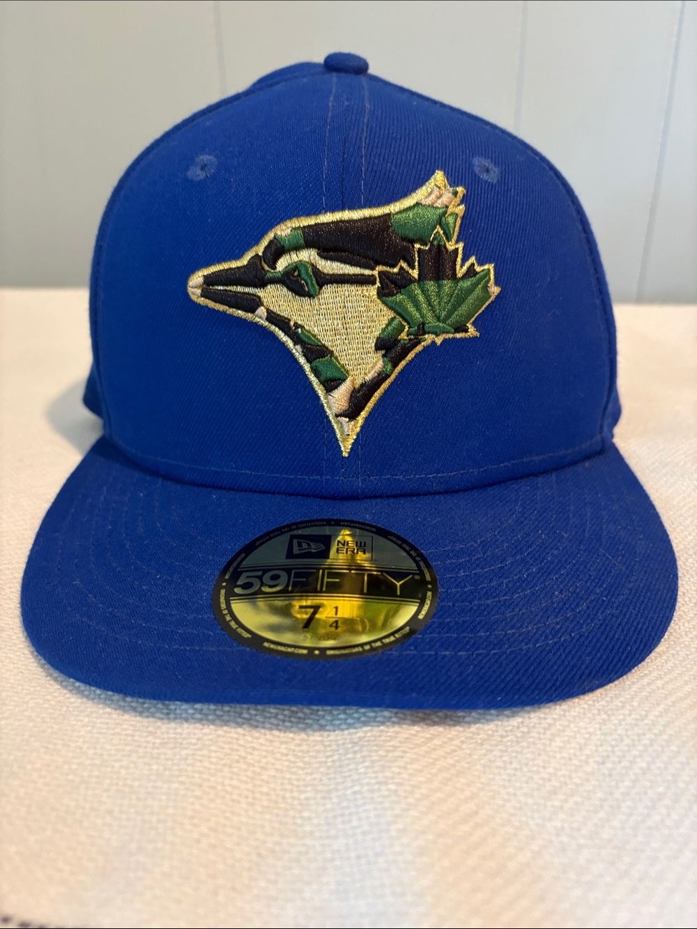 New Era Royal Blue Fitted Cap with camo brim and Gold Embroidered Logo - Picture 2 of 8